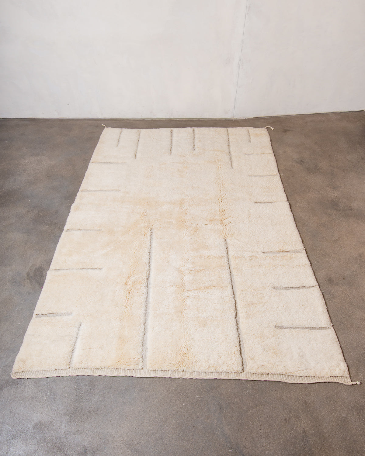 Modern, designer, handcrafted 100% sheep’s wool Berber rug from Morocco. Beni M’rirt carpet with beautiful colours and patterns and fluffy wool texture.
